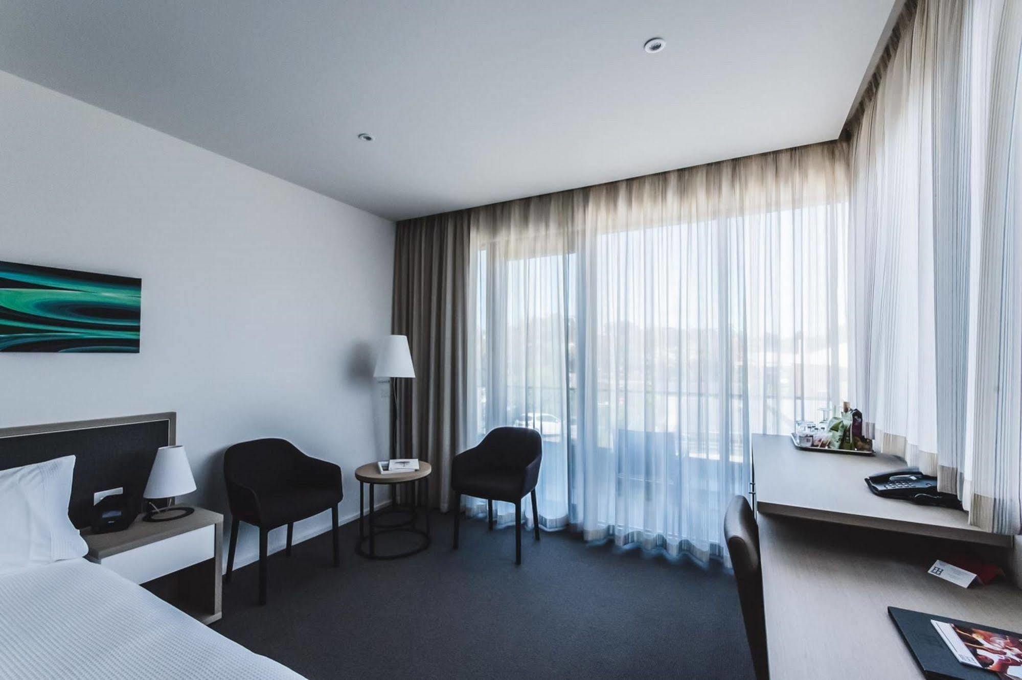 Hotel Quarters At 4*